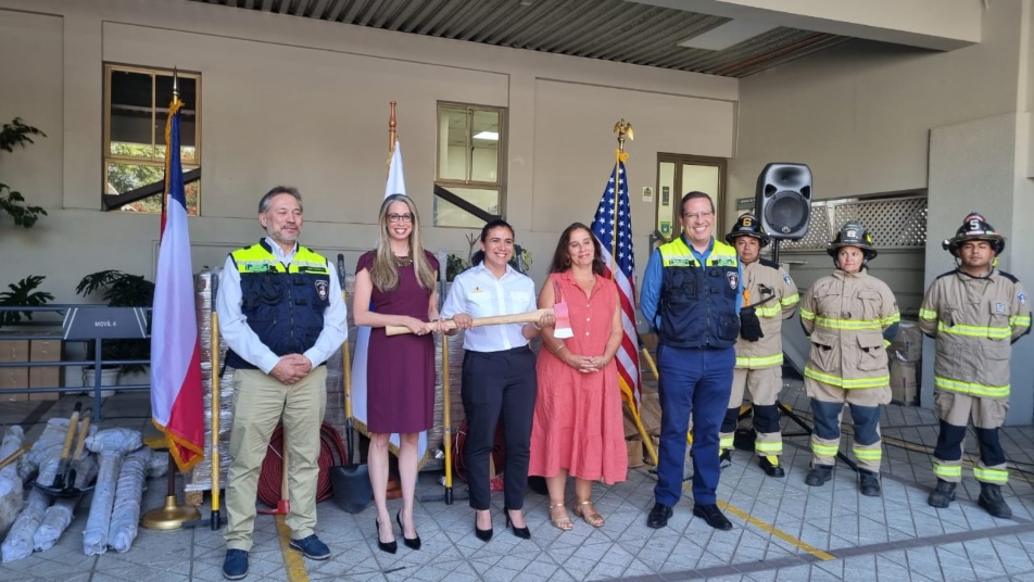 Estados Unidos entrega importante apoyo a Bomberos Chile para el combate de los incendios forestales 